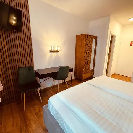 Gaestehaus Am Stadtpark 酒店 Vöcklabruck