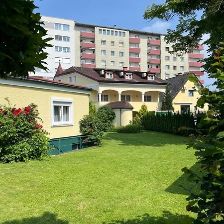 酒店 Gaestehaus Am Stadtpark Vöcklabruck